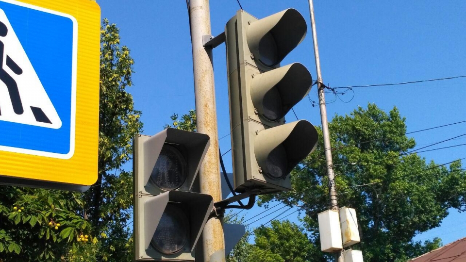 В центре Саратова на день отключат светофор