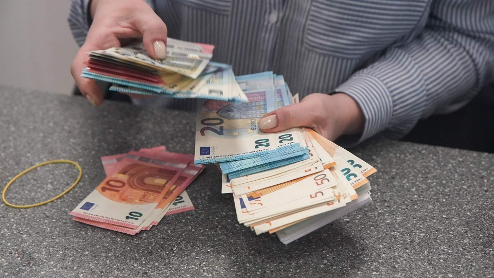 Россияне судятся с банками из-за невыдачи валюты со счетов