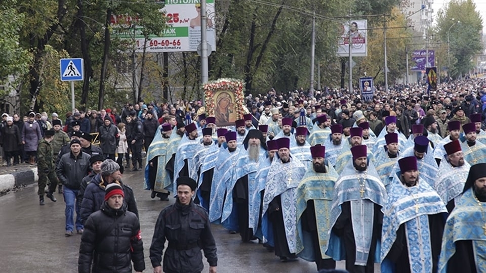 Крестный ход ограничит движение транспорта в Саратове