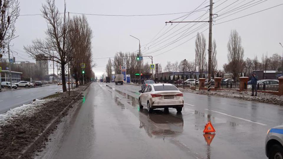 На Саратовском шоссе женщина попала под колеса "Соляриса"
