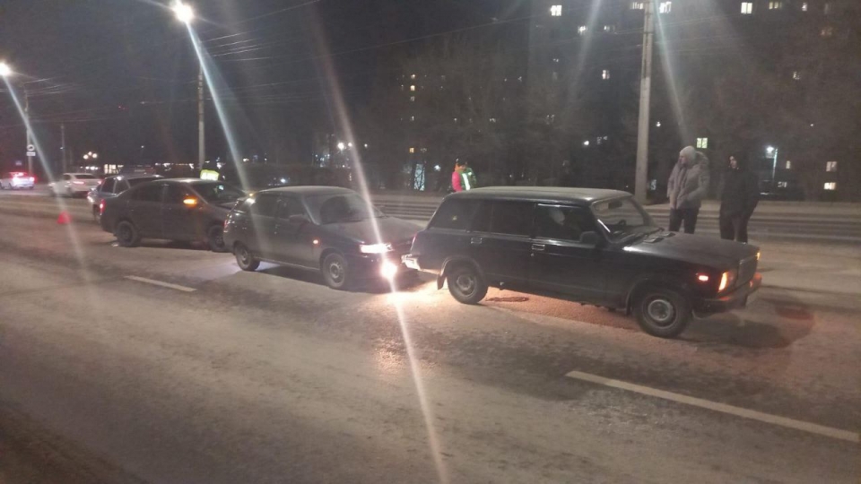 В массовом ДТП в Заводском районе пострадала девушка