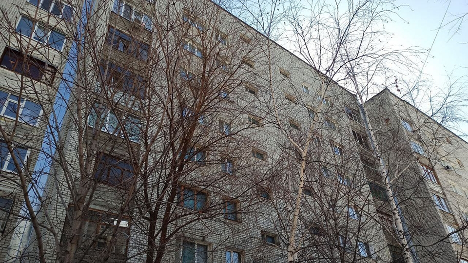 Саратовец погиб после падения с девятого этажа