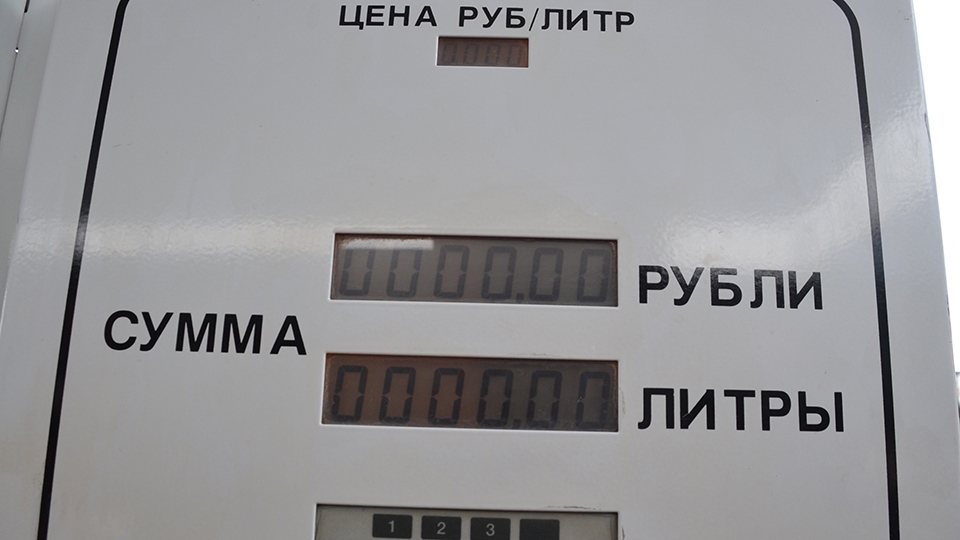 За год цена бензина в Саратове практически не изменилась. Солярка стала дороже