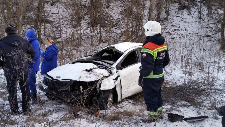 Под Марксом в кювет улетела иномарка. Погибли трое мужчин