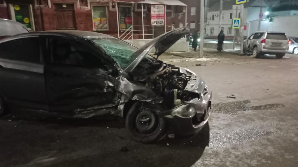 В ДТП на Зарубина пострадал 34-летний водитель "Лексуса"