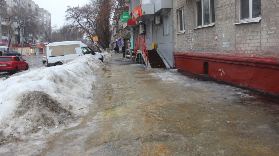 Саратовцев ждет скользкий последний день февраля