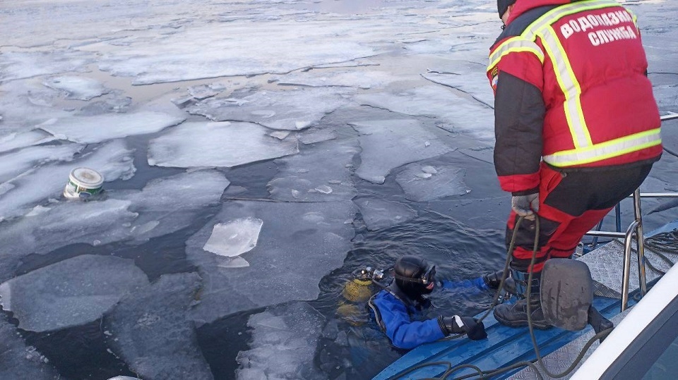 На Волге утонули два любителя зимней рыбалки. Их тела достали водолазы