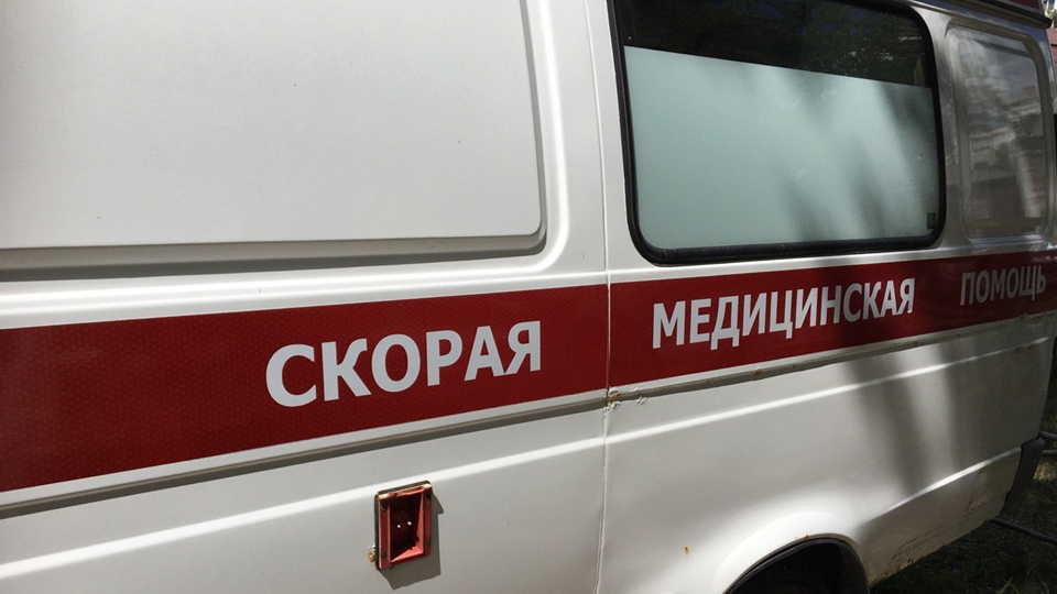 Саратовца сносило половодьем. Водитель "скорой" бросился в ледяную воду