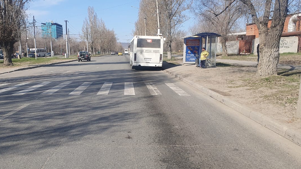 На проспекте Энтузиастов водитель автобуса уронил пассажирку