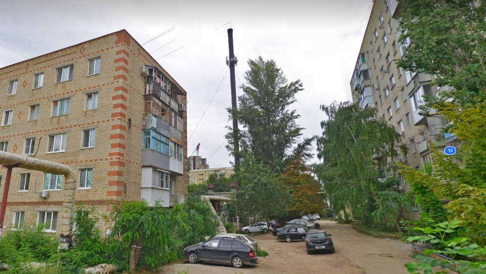 В Энгельсе мужчина упал с трубы и погиб