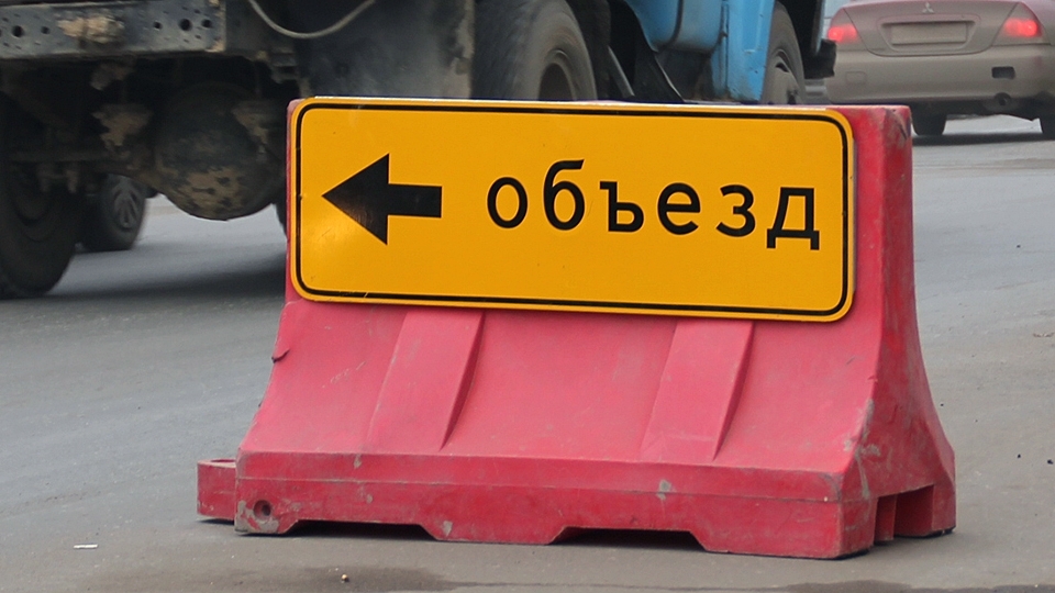 Работы энергетиков перекрывают еще одну улицу в центре Саратова