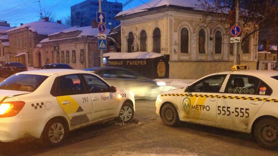 Правительство запретило таксистам работать больше 12 часов в сутки