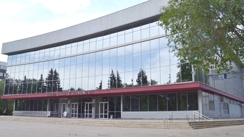 Саратовский театр в седьмой раз вглядывается в эскизы "Видимоневидимо"