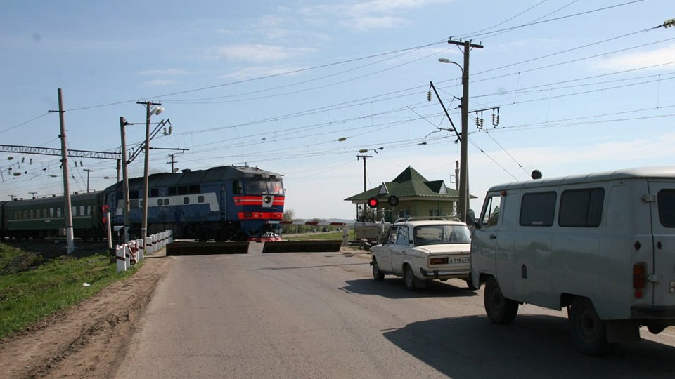 В Саратове на полдня закроют железнодорожный переезд