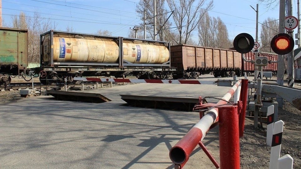 Переезды в Заводском и Гагаринском районах закрывают на несколько дней