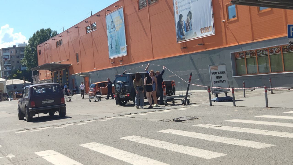 В Саратове вновь эвакуируют ТЦ