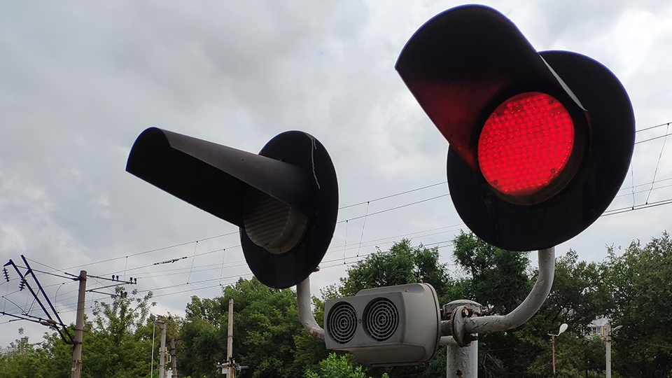 В Саратове на время закроют два железнодорожных переезда