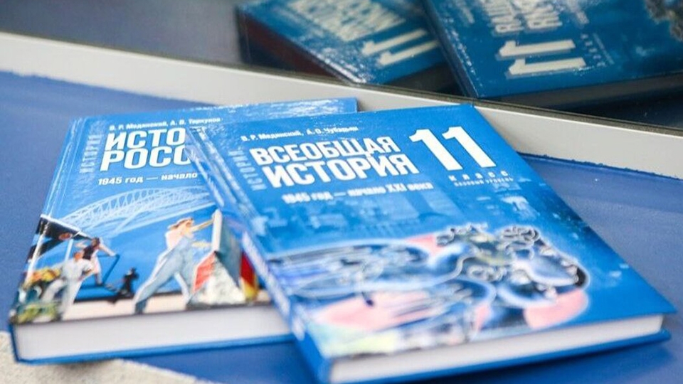 Саратовские старшеклассники начнут учебный год с новыми учебниками истории