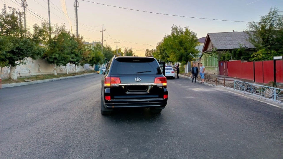Автоледи на "Лэнд Крузере" сбила девушку на переходе