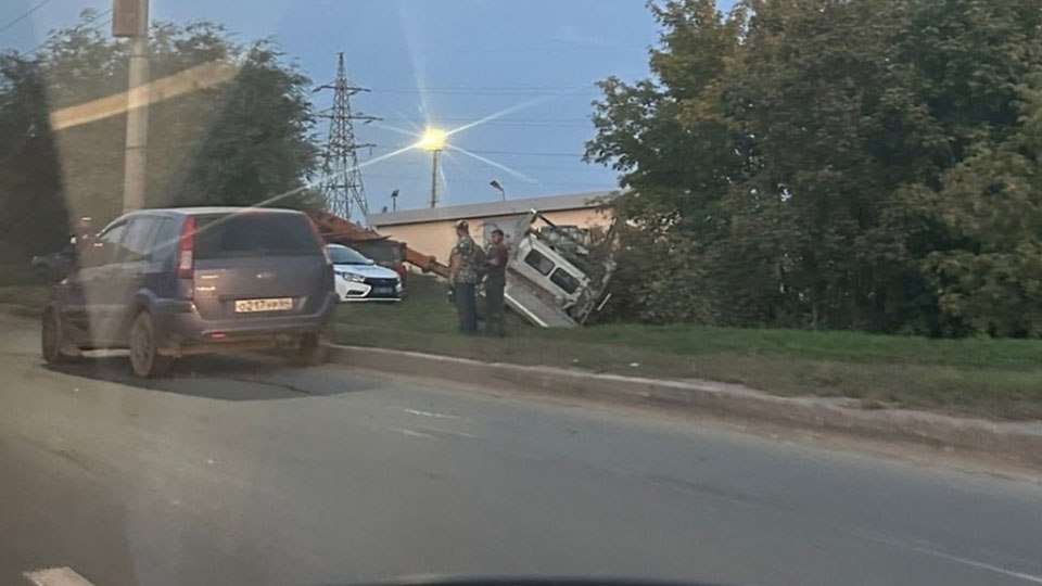 В тройном ДТП на Саратовском шоссе пострадал водитель "Форда"
