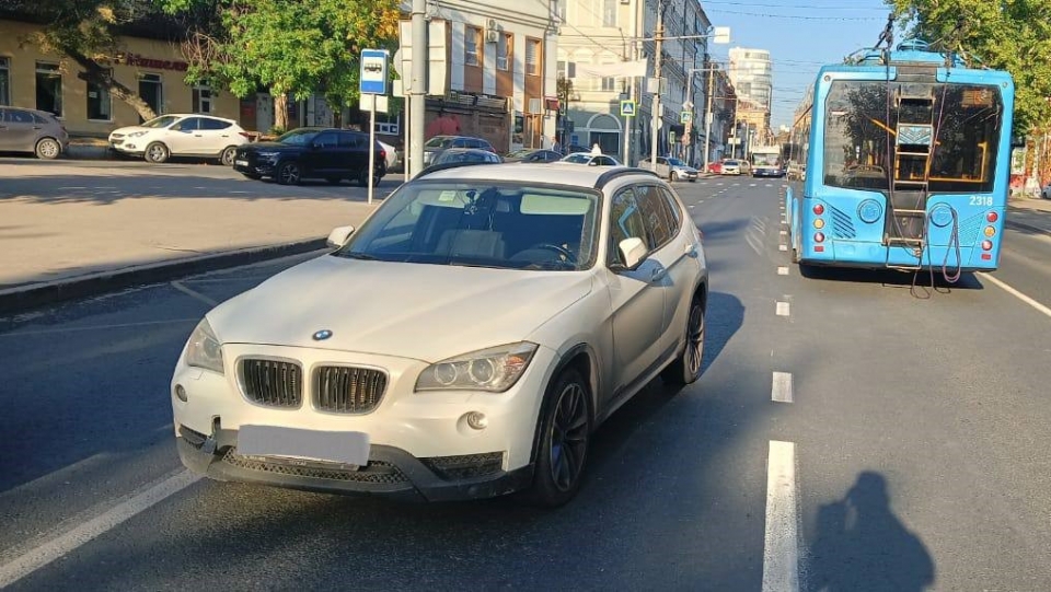 Утром на Московской BMW сбил женщину