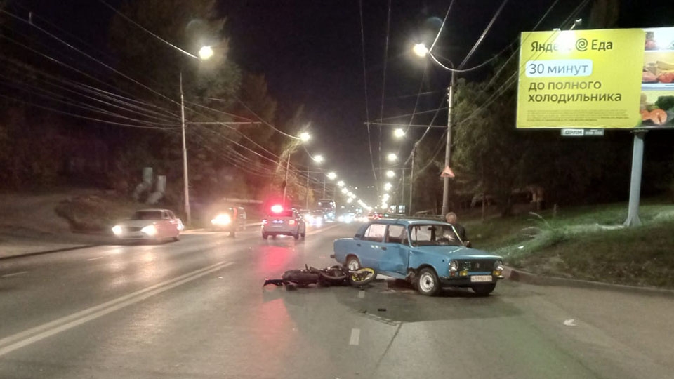 В Ленинском районе 16-летний мотоциклист врезался в "копейку"