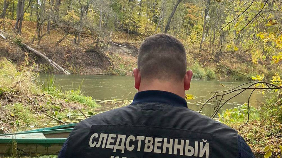 На саратовской реке рядом с лодкой нашли труп рыбака