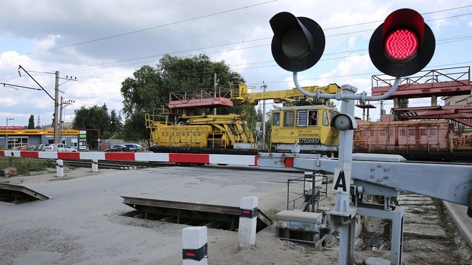 В Саратове три дня будут закрывать железнодорожный переезд