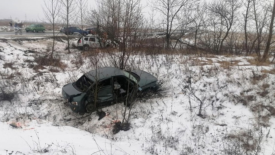 Водитель кроссовера не уступил "десятке". Оба водителя в больнице