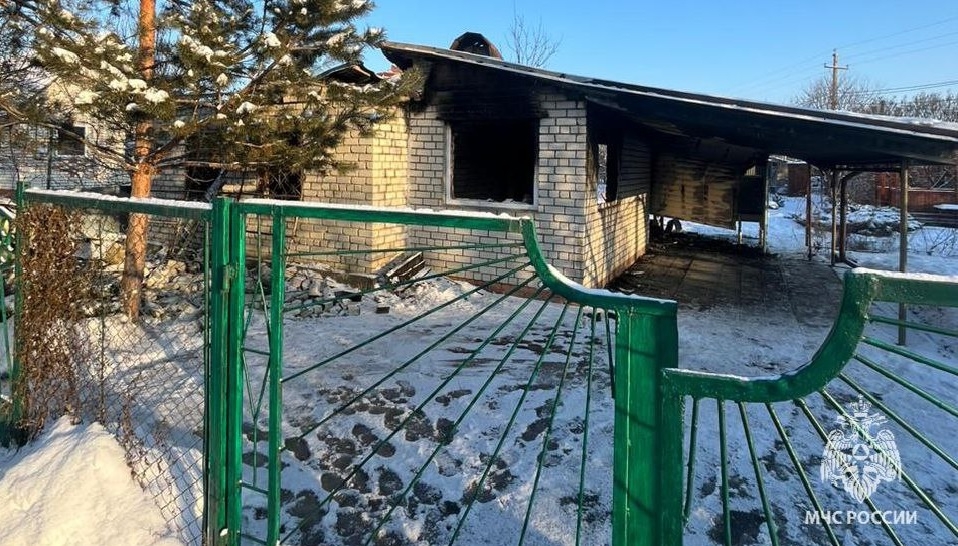 В Саратове две женщины спаслись из горящего дома
