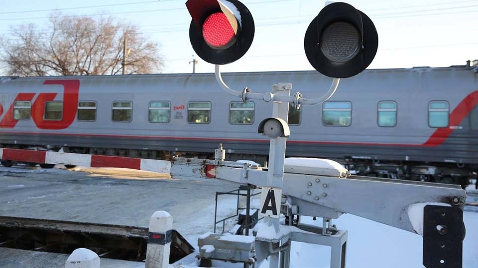 В Ленинском районе четыре дня будут закрывать железнодорожный переезд