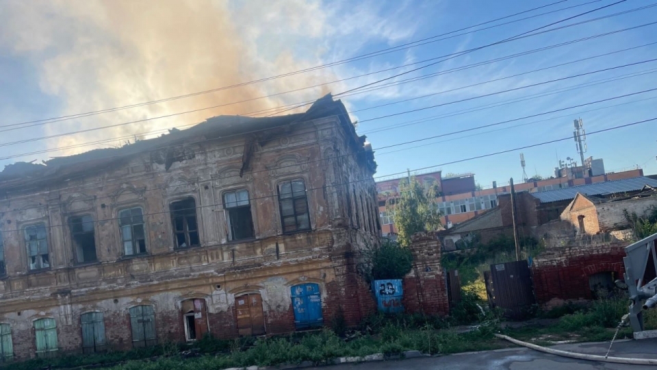 Поджог расселенного дома в Энгельсе оценен в 10 миллионов