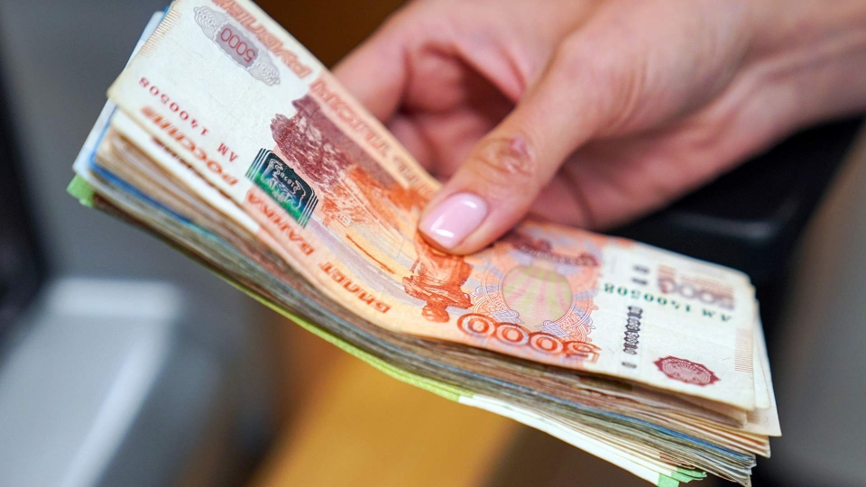 Зарплатные предложения в России выросли почти на 19%