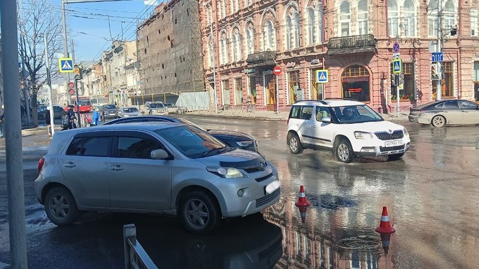На центральном перекрестке Саратова сбили женщину