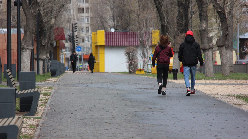 Саратовцев ждет понедельник с дождем и ветром