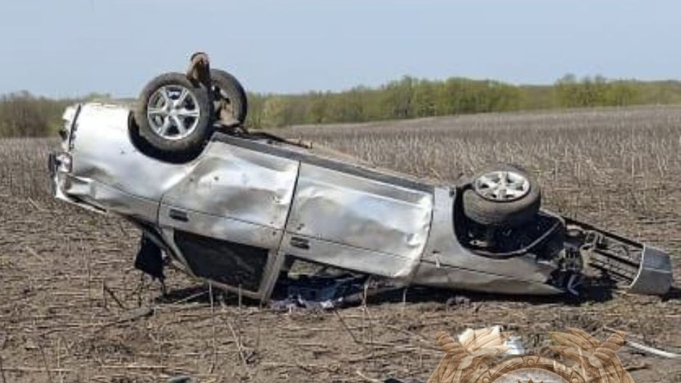 Водитель опрокинул "десятку" и попал в больницу