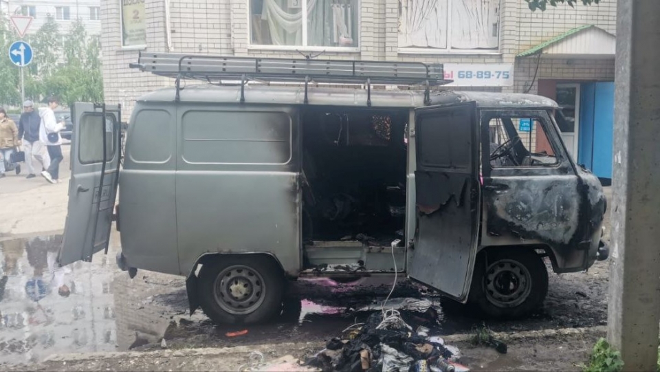 В Балакове из-за неисправности сгорела "буханка"