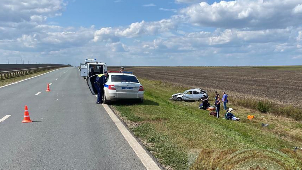 Пенсионер опрокинул "Приору" и погиб. Два пассажира в больнице