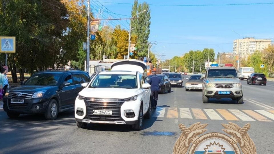 Иномарка сбила на переходе пожилую женщину
