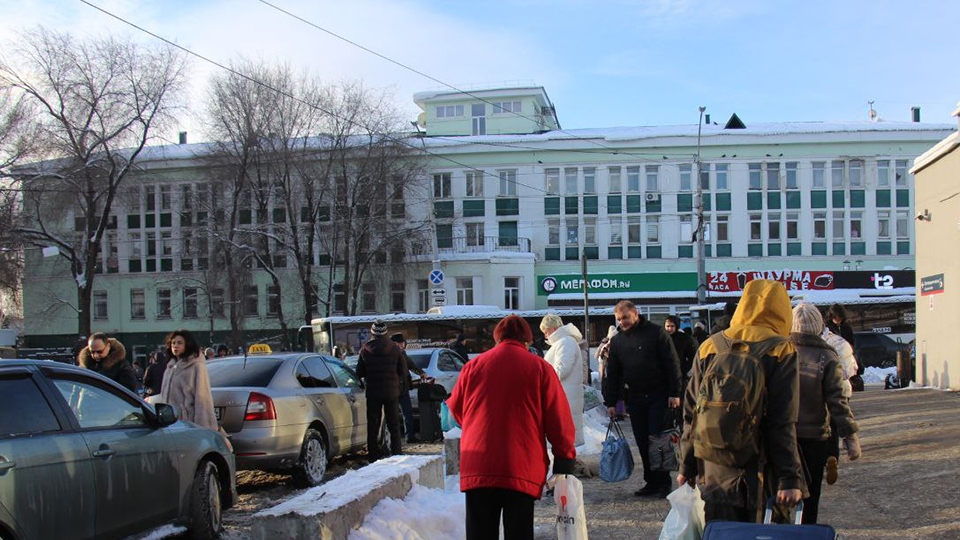 Переселенцы из общежития РЖД требуют от мэрии ремонта в новых квартирах