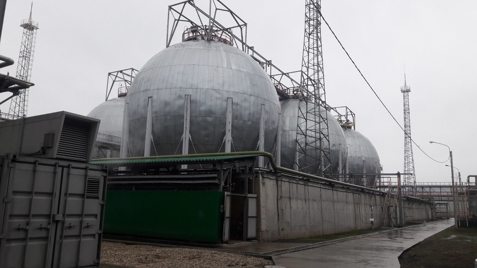 На саратовском заводе произошел выброс аммиака. Есть пострадавшие