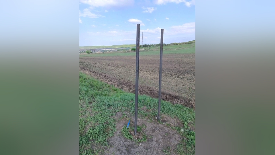 Село Лох вновь лишилось знака с названием