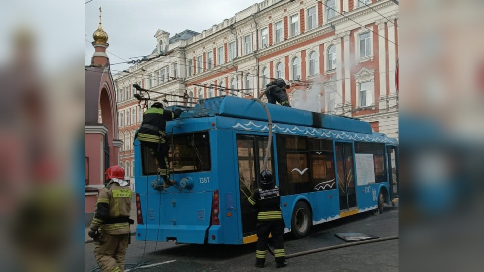 На Музейной площади загорелся троллейбус