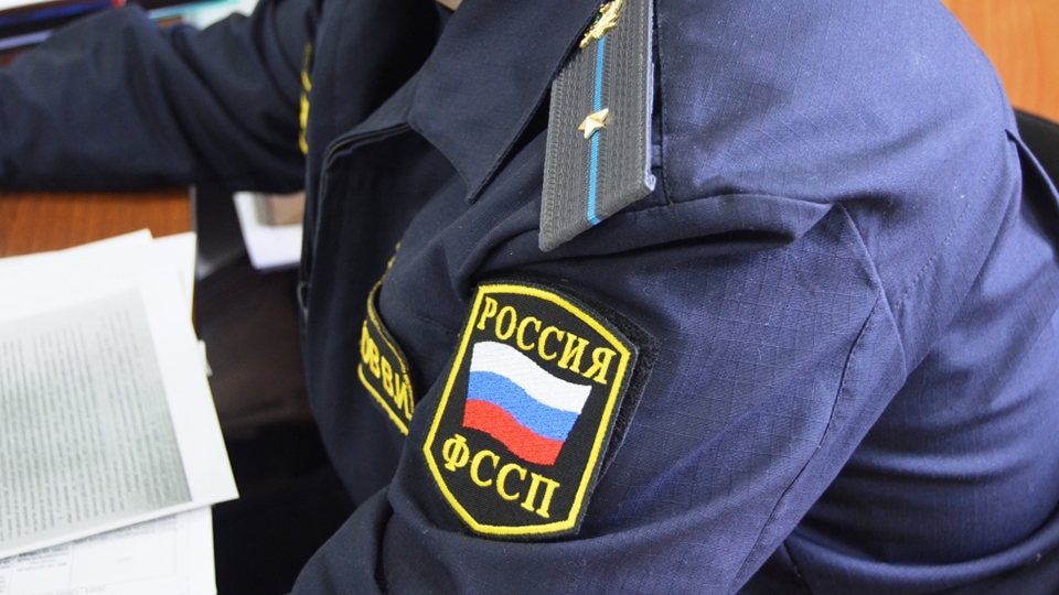 Приставы убедили виновника ДТП заплатить за моральный вред пострадавшему