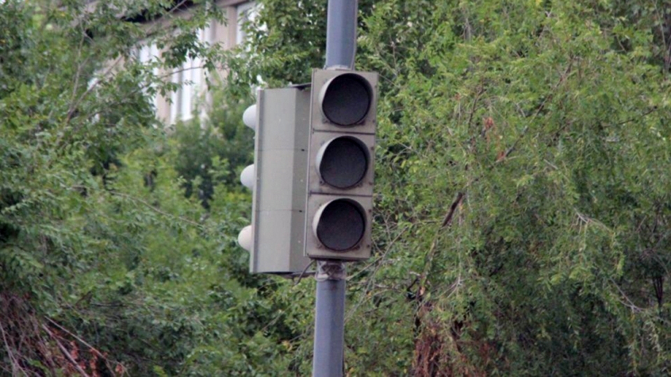 В центре Саратова на день отключили светофор