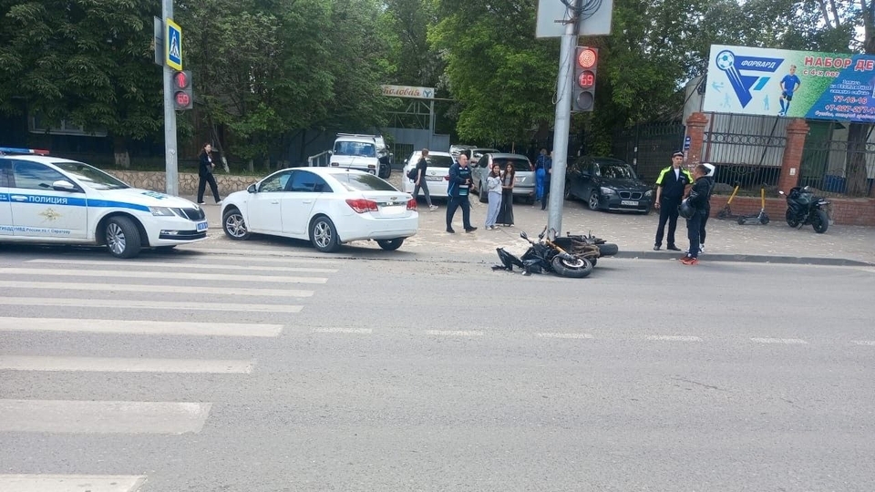 На Соколовой байкерша въехала в иномарку