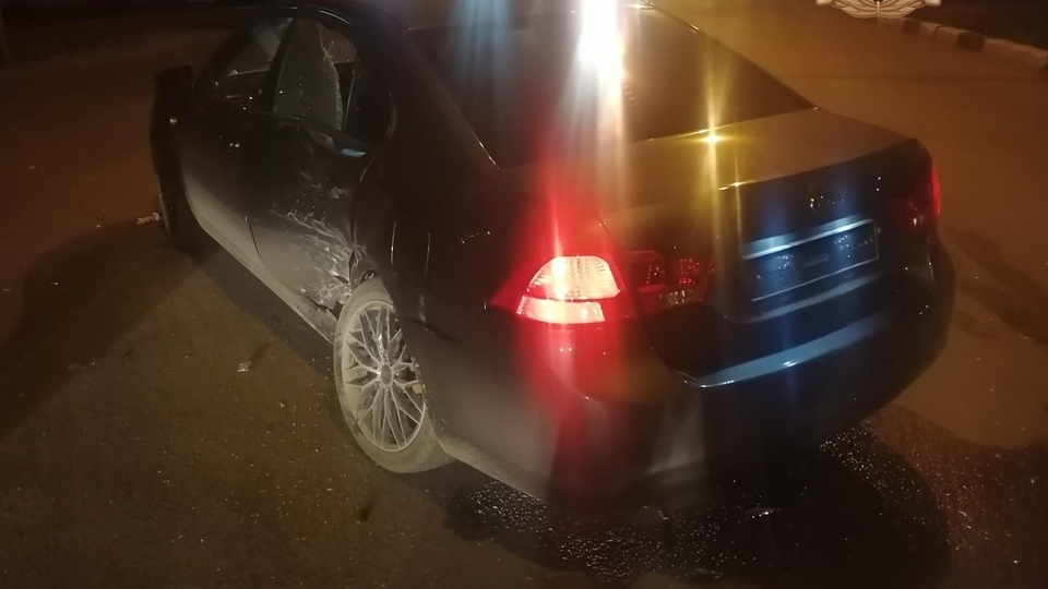Два водителя не разъехались в темноте, один оказался в больнице