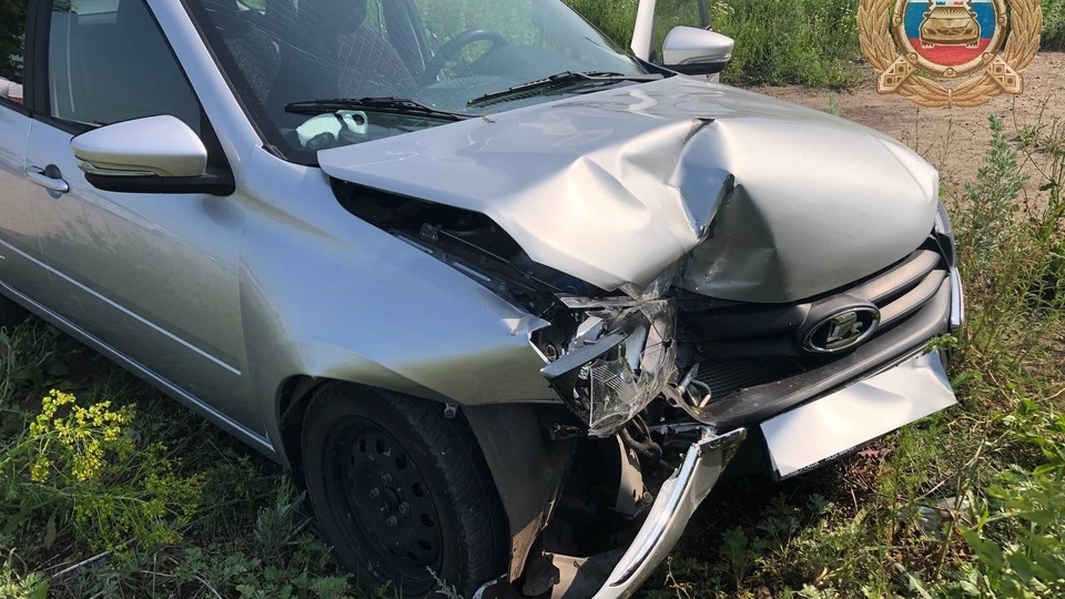 Автокатастрофа под Калининском. Водителю "Гранты" стало плохо, и он въехал в "бетонку"