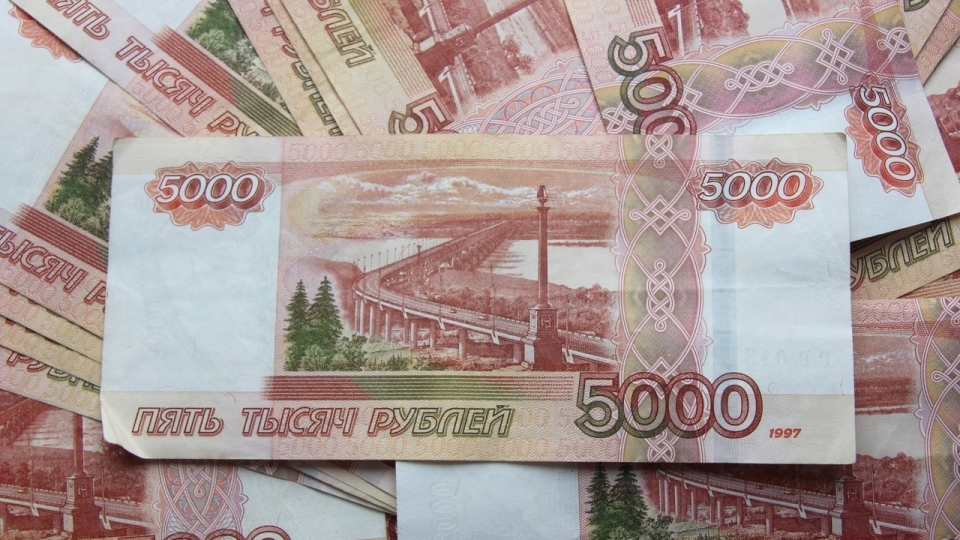 В Саратове школьницу напугали делом на родителей и заставили отдать миллион