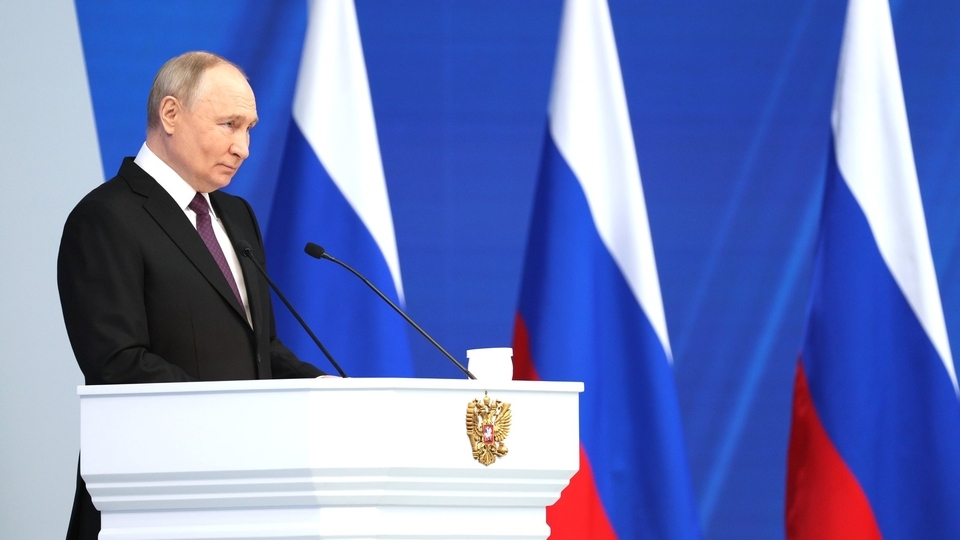 Президент наградил медалями трех саратовцев